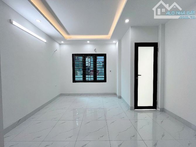 4,5 tỷ , nhà Lưu Hữu Phước ,55m2 , ôtô đỗ cưả xung quanh toàn quan chức