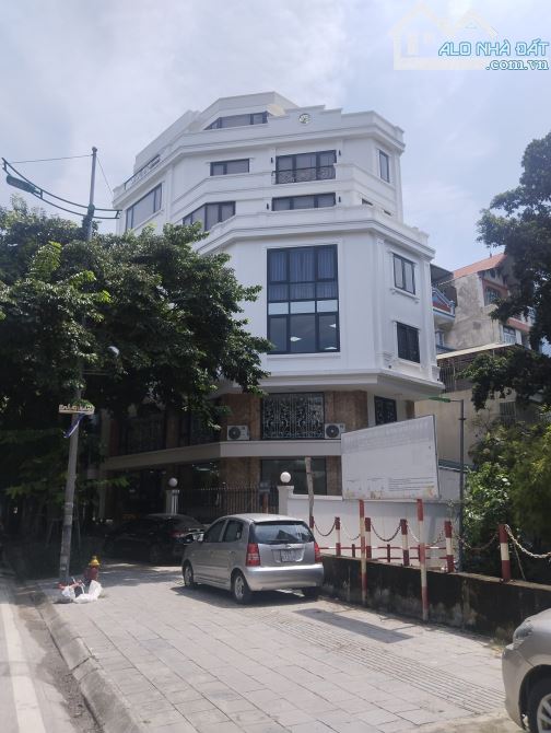 207m2, Mặt Phố PHẠM VĂN ĐỒNG, Tòa Nhà Văn Phòng Hạng A, 7 Tầng Thang Máy, View Hồ Điều Hòa