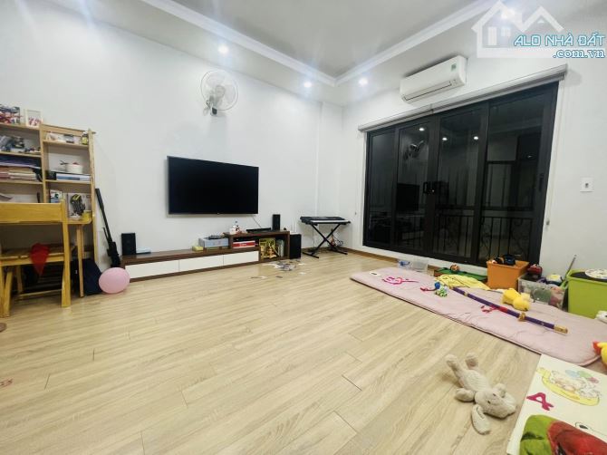 Bán nhà Hoàng Đạo Thành, Thanh Xuân: 35m2*4T chỉ 5 tỷ 5, xe ba gác đỗ cửa, gần ô tô, nhà x