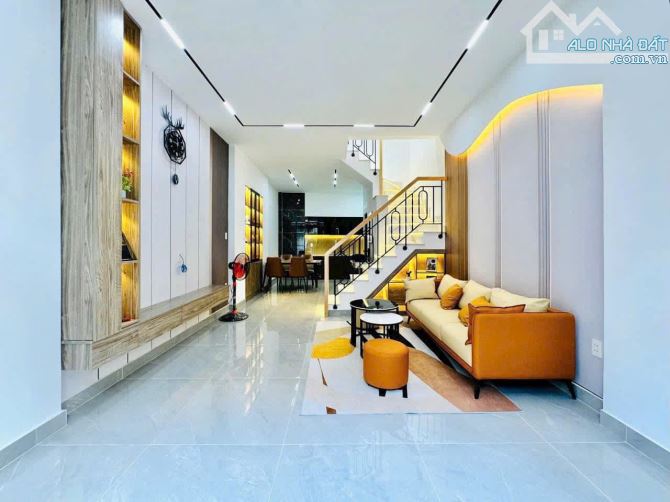 Nhà 1 trệt 2 lầu 49,5m2 ngay Quang Trung, Gò Vấp. Giá: 2 Tỷ 550. Sổ hồng riêng