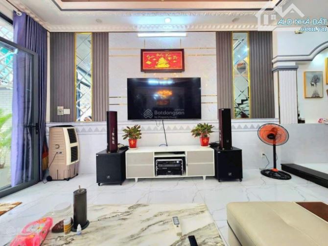 Nhà phố Nguyễn Thị Thập, 5x18.2m, 4 tầng, giá 13 tỷ, nội thất đẹp