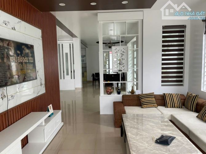 Cho thuê biệt thự Mê Linh - Anh Dũng siêu đẹp, 180m2, 3 tầng, 4 ngủ full chỉ 25 triệu