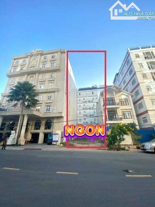 BÁN CẶP NỀN ĐƯỜNG PHẠM NGỌC THẠCH