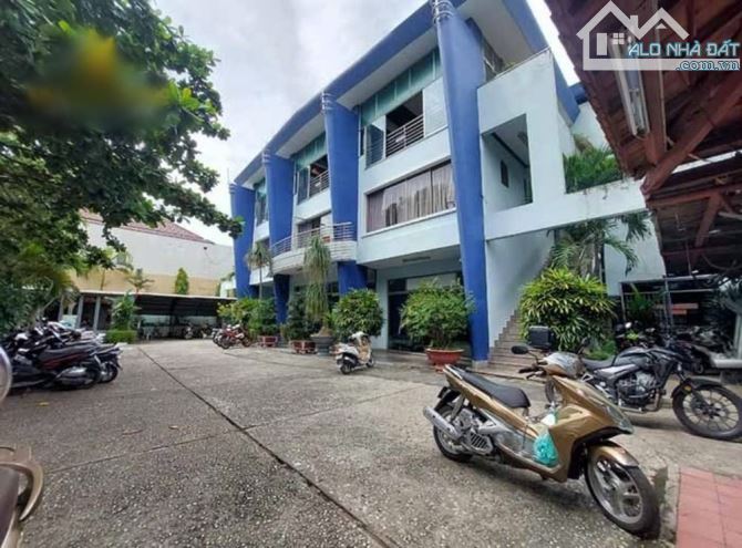Bán nhà biệt thự làng Đại Học Thủ Đức đường Einstein P. Bình Thọ (1.613m2) 150 tỷ ~ 93tr