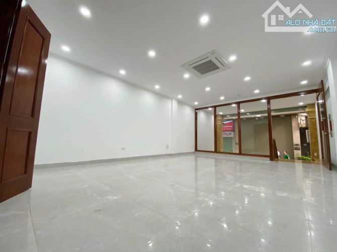 Bán tòa nhà văn phòng phân lô ô tô tránh Nguyễn Khang 89m2*8T MT 6m 28 tỷ kinh doanh văn p