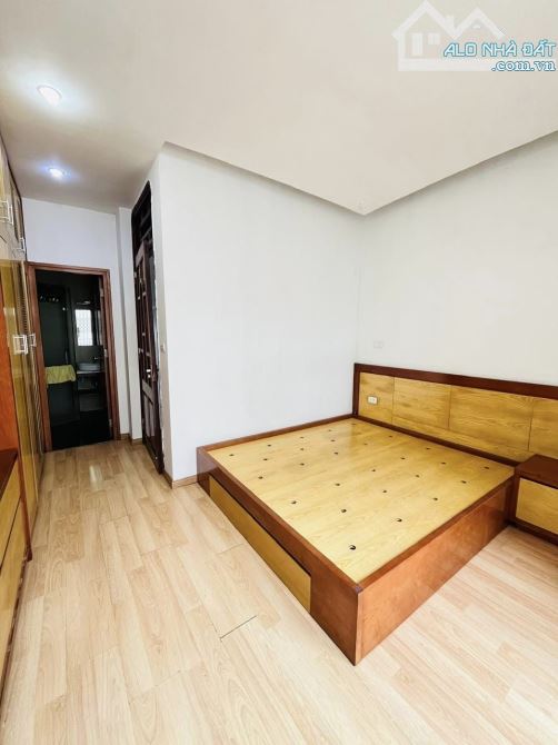 Bán nhà đẹp 750 Kim Giang, 30m2, 5 tầng, 30m ra phố, 5.95 tỷ