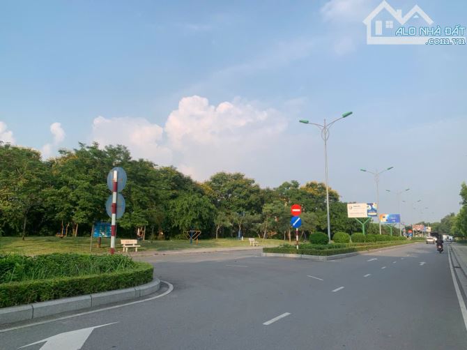 Bán Đất Phân Lô 918 Phúc Đồng DT 76m2 MT 7,6m Vỉa Hè Rộng, Kinh Doanh Tốt