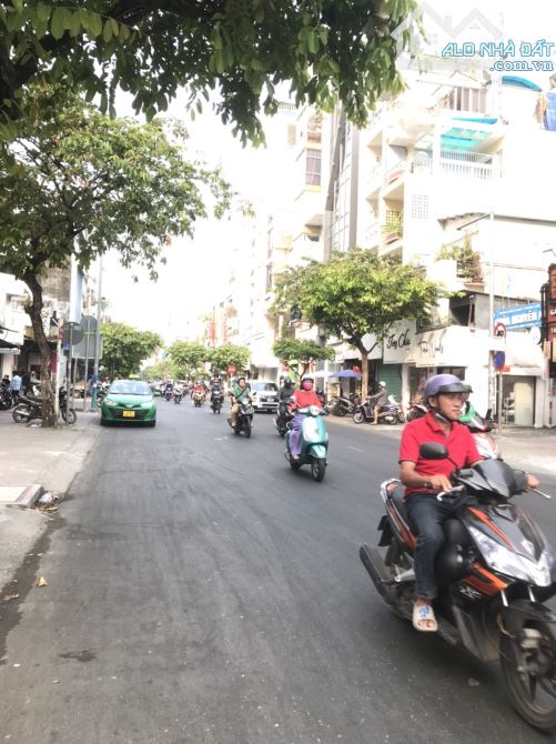 Hot hạ giá 2 tỷ còn 28.5 tỷ TL MT Nguyễn Đình Chiểu Q.3 DT 70m2 ngang 4.7 3 lầu - 1