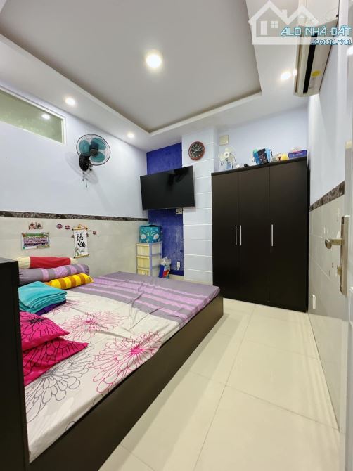 SIÊU PHẨM 72M2 NGANG 4.65 MÉT ĐÚC BTCT - NHÀ CỦA CÁN BỘ QUẬN 4 - 2