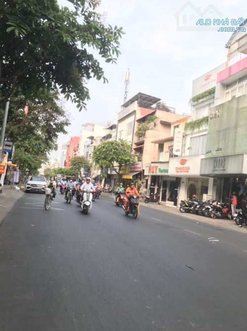 Hot hạ giá 2 tỷ còn 28.5 tỷ TL MT Nguyễn Đình Chiểu Q.3 DT 70m2 ngang 4.7 3 lầu - 2