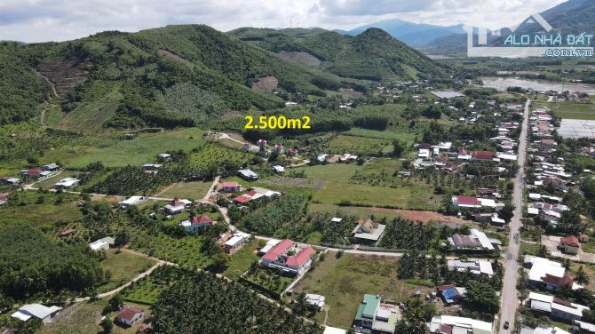 bán 2.500m đất làm nhà vườn view đẹp quy hoạch full thổ cư gần chợ trường giá chỉ 670tr - 2