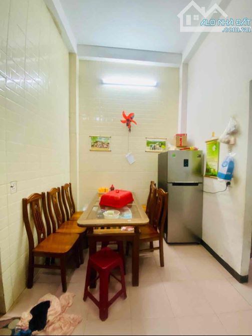 CỰC HIẾM - NHÀ 2 TẦNG - DT 100m2 BỀ NGANG RỘNG 9,5m - ĐƯỜNG 8m Ô TÔ ĐẬU ĐỖ THOẢI MÁI - 2