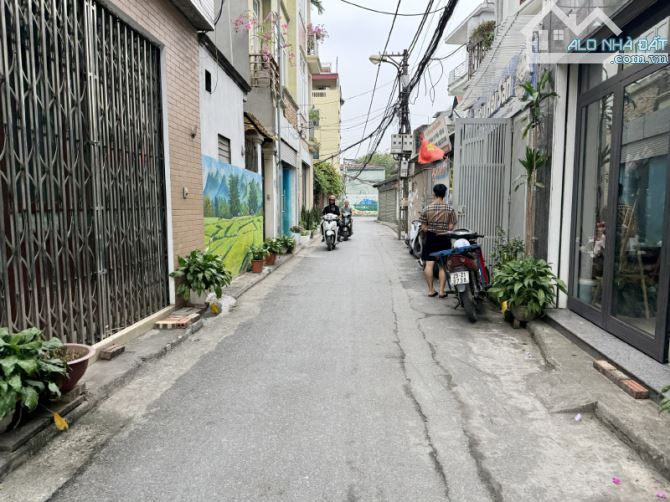 Bán đất tổ 16 Thạch Bàn - Ngõ 68 Nguyễn Văn Linh - DT: 86,5m2 mặt chính,v ị trí ở và KD - 2