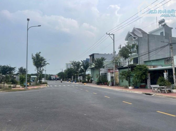 Bán lô đất 100m2 giá chỉ 1tỷ200 thổ cư 60m ngay MT đường 20m TP Thủ Dầu 1, Bình Dương - 2