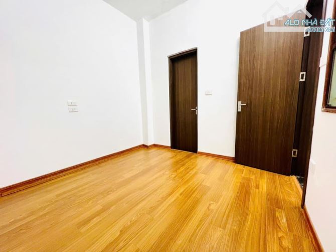 CĂN HỘ TẬP THỂ THÁI HÀ 70M2- 3,9 TỶ- VIEW PHỐ- FULL NỘI THẤT- 3 NGỦ- GẦN CHỢ- TRƯỜNG CẤP12 - 2