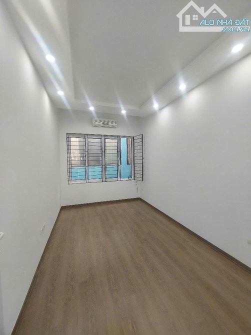 BÁN NHÀ HOÀNG CẦU 5 TẦNG - 30m2 - 5,5 tỷ - 2