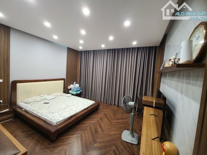 Bán nhà Lê Trọng Tấn phân lô cán bộ Quân Đội 44m2 x 5 tầng ngõ thông 30m ra tới mặt phố. - 2