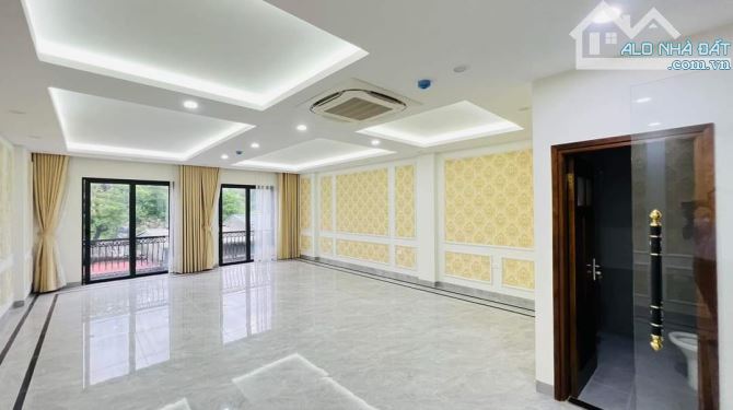 20 tỷ có luôn nhà Nguyễn Văn Huyên cực hiếm 75m2 5T MT 4m view ngã 4 ôtô tránh - 2 thoáng - 3