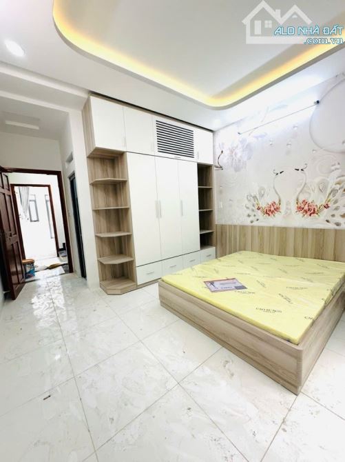 Nhà Mới Lê Văn Quới Hẽm Ô Tô 6M Sát Mặt Tiền 3 Tầng 72M2 Chỉ 6 Tỷ 5- Diện tích : 4x18m  - - 4