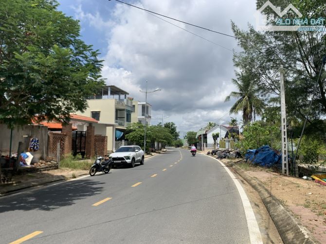 Bán đất mặt tiền biển Mỹ Khê Tịnh Khê Quảng Ngãi, 273m2 hướng Đông SHR giá 4190 triệu tl - 6