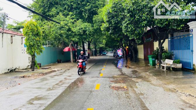 Bán nhà biệt thự làng Đại Học Thủ Đức đường Einstein P. Bình Thọ (1.613m2) 150 tỷ ~ 93tr - 6