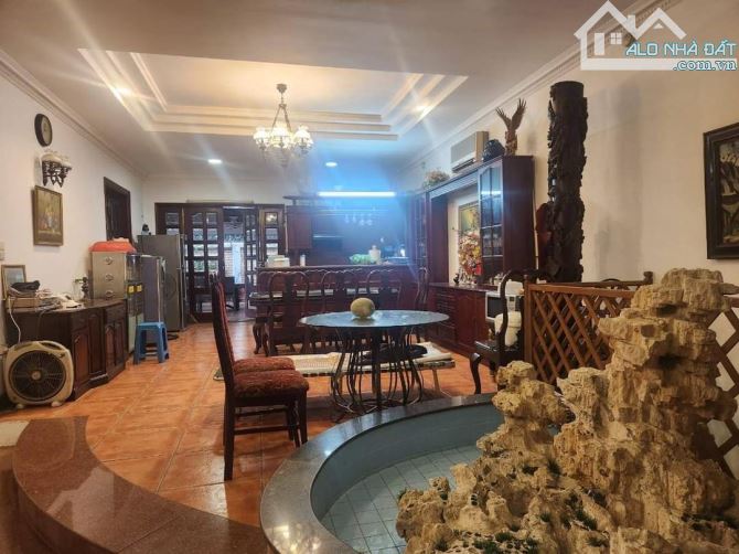 Biệt thự Quận Cầu Giấy - Khu phân lô, vỉa hè rộng 270m2 x 4 tầng giá 65 tỷ. - 6