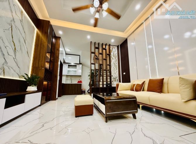 🏘️THỊNH LIỆT - HOÀNG MAI ✨ NHÀ ĐẸP - NGÕ THÔNG - Ô TÔ QUA CỬA - 35M2 - SUÝT SOÁT 8 TỶ✨ - 7