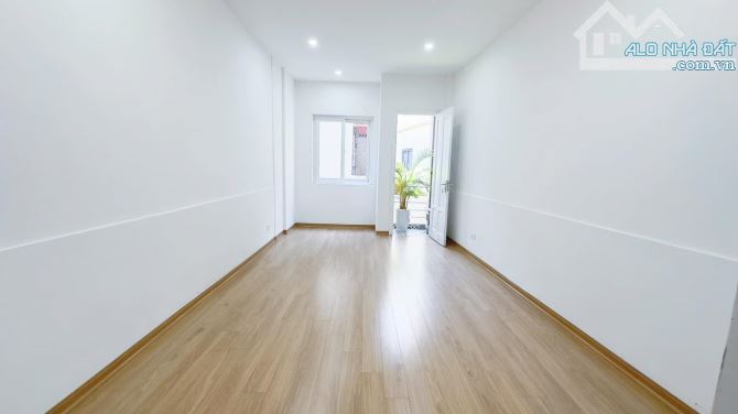 Bán nhà đẹp Khương Đình, 32m2, 5 tầng. ngõ ba gác, 6.95 tỷ - 9