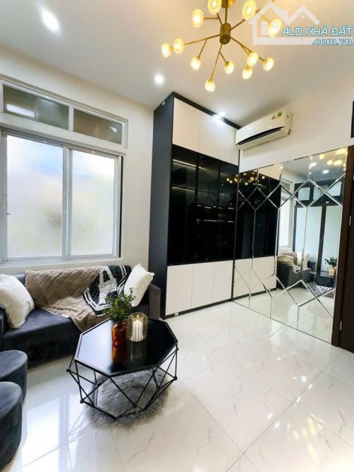 🏡 Siêu phẩm nhà Ngọc Thụy – Nhà đẹp, ô tô đỗ cửa, diện tích 65m2 , 3 tầng mặt tiền .4.8m