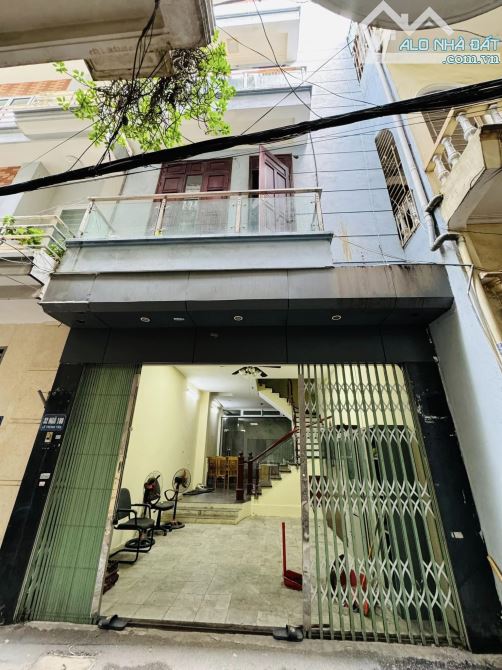 Bán nhà đệp ở ngay Lê Trọng Tấn Thanh Xuân. Sổ A4 57m, 5 tầng, MT5m Giá 17 tỷ Ô tô tránh