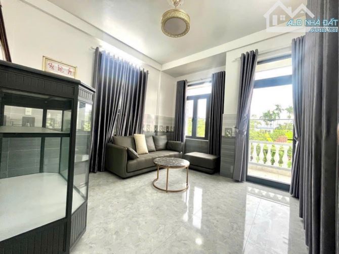 Nhà 3 tầng Kiệt ô tô Lý Nam Đế, An Hoà, TP Huế.  Dt: 100m2 Công năng: 3 phòng ngủ, 2wc, ph