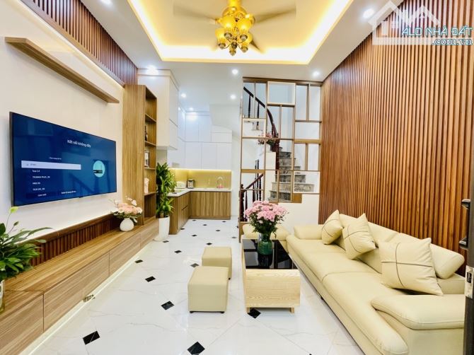 Bán nhà Định Công, 40m2, 4 tầng, đẹp, full nội thất