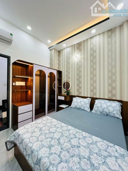 Nhà mới đẹp 5 tầng thang máy, full nội thất đường 8m Âu Cơ phường 10 Tân Bình giá 10.8 tỷ