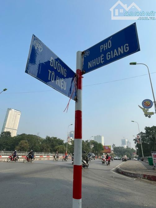 Bán nhà phố Nhuệ Giang, Hà Đông diện tích 42m2, 5 tầng LÔ GÓC, Ô TÔ