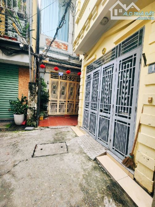 Nhỉnh 2 tỷ - Cơ hội sở hữu nhà lô góc 5 tầng Lĩnh Nam - KIA đỗ tận cửa - Tặng 90% nội thất