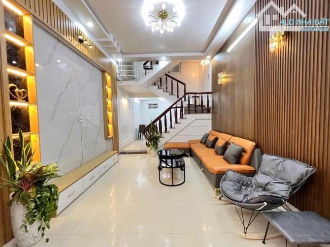 🍍Bán nhà 4 tầng phố Phạm Tử Nghi - Chợ Đôn, Lê Chân, 40m2, giá 2,55 tỷ