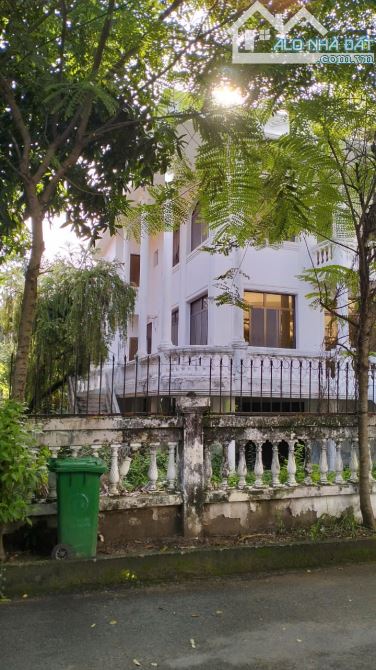 Cho thuê Villa Thảo Điền ( 25 x 20 ) 3 tầng. Giá 4.500 usd