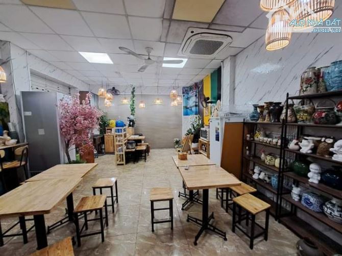 Hot! Bán nhà mặt phố Hoàng Quốc Việt, vỉa hè 8m + 1 mặt ngõ, đường đôi, 2 thoáng, 70m2 6T