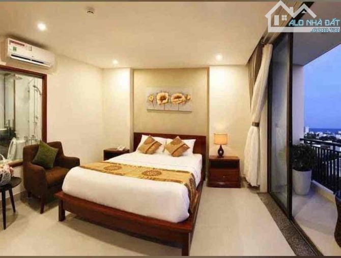 Khách Sạn and Apartment Sơn Trà 9 tầng doanh thu 1,2 tỷ / năm cách biển 100m