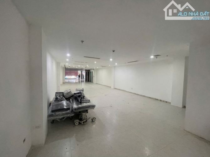 Cho thuê mặt bằng kinh doanh Phố Huế 280m2, mặt tiền 13m, riêng biệt, thông sàn - 2