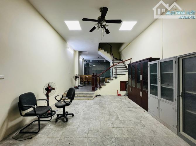 Bán nhà đệp ở ngay Lê Trọng Tấn Thanh Xuân. Sổ A4 57m, 5 tầng, MT5m Giá 17 tỷ Ô tô tránh - 1