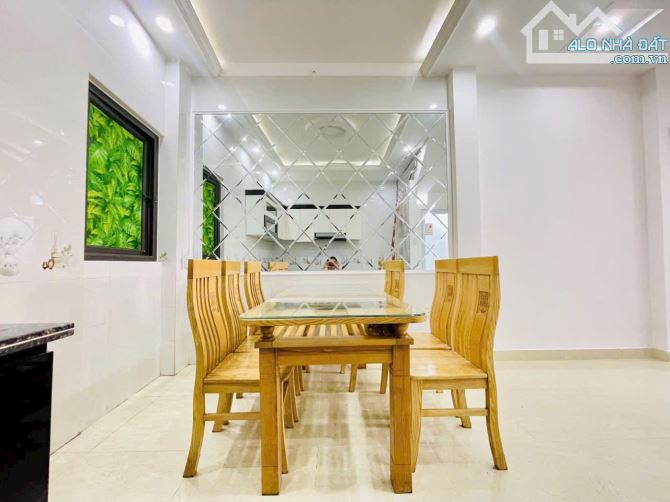 Bán nhà đẹp 3.5 tầng ở Văn Cao - giá chỉ 2.89 tỷ - ngõ rộng - 1
