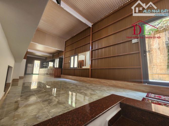 Bán biệt thự mặt tiền Khe Sanh P10 Đà Lạt mặt tiền 21,5m - 1