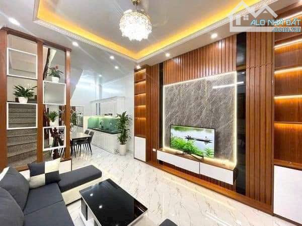 4,95 TỶ NHÀ TÂY HỒ - MỚI ĐẸP - TẶNG FULL NỘI THẤT SỊN SÒ - VÀI BƯỚC RA HỒ TÂY - 30MX5T - 1