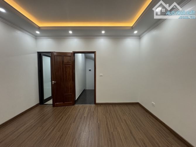 Bán nhà mặt ngõ VIP P. Ngọc Trì x Cổ Linh Dtsd35m² thiết kế 5tầng giá hơn 6tỷ chút. - 2