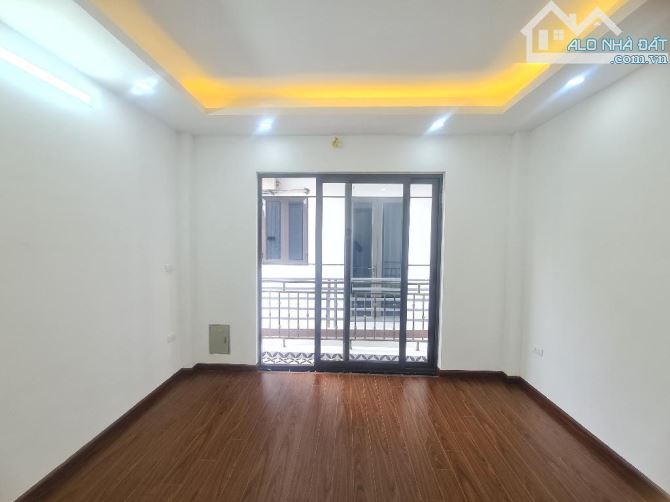 BÁN NHÀ MỚI KOONG THANH TRÌ, NGÕ RỘNG, GẦN CHỢ NGŨ HIỆP DT: 55/47 M2 - 2