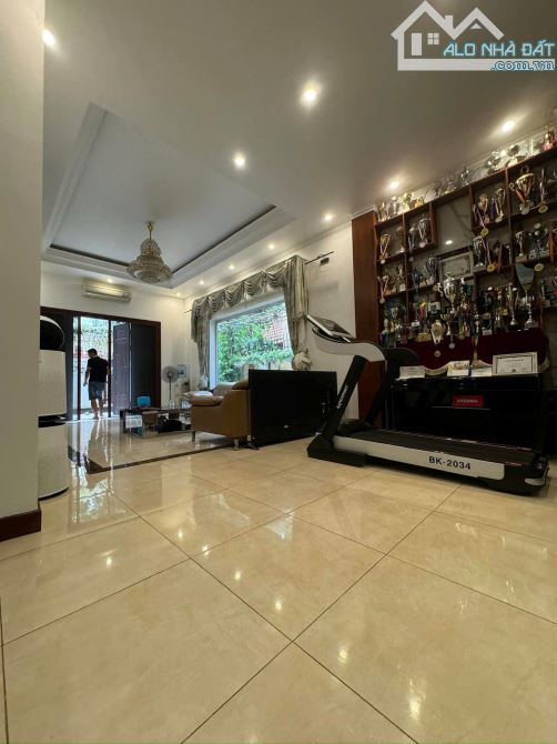 ⚜️ Rẻ & Đẹp Nhất – Biệt Thự Bắc Linh Đàm Siêu Đẹp 232m2 4T MT 13m, Chỉ 45 Tỷ ⚜️ - 2