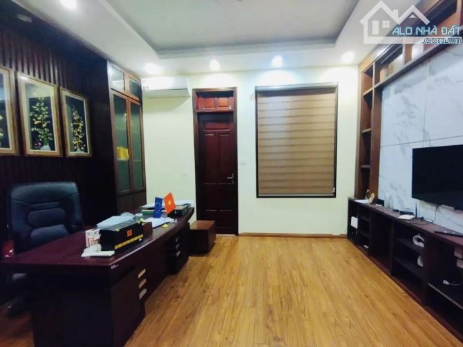 Bán nhà đệp ở ngay Lê Trọng Tấn Thanh Xuân. Sổ A4 57m, 5 tầng, MT5m Giá 17 tỷ Ô tô tránh - 3