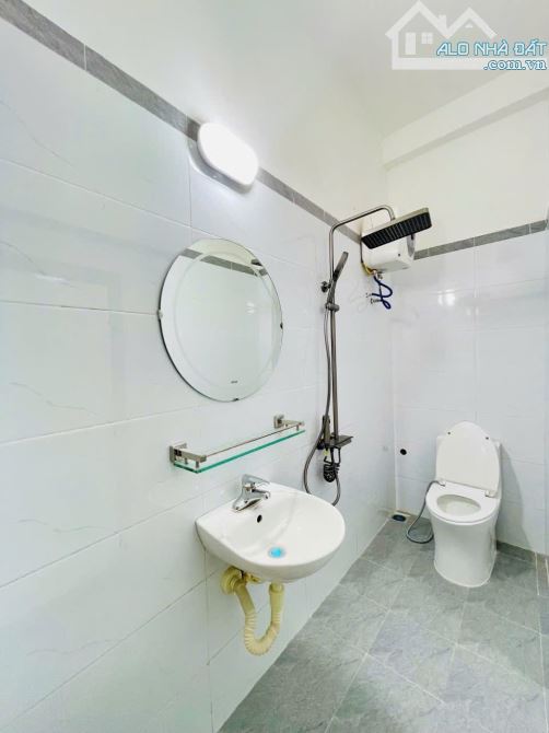 Bán nhà đẹp 3.5 tầng ở Văn Cao - giá chỉ 2.89 tỷ - ngõ rộng - 3