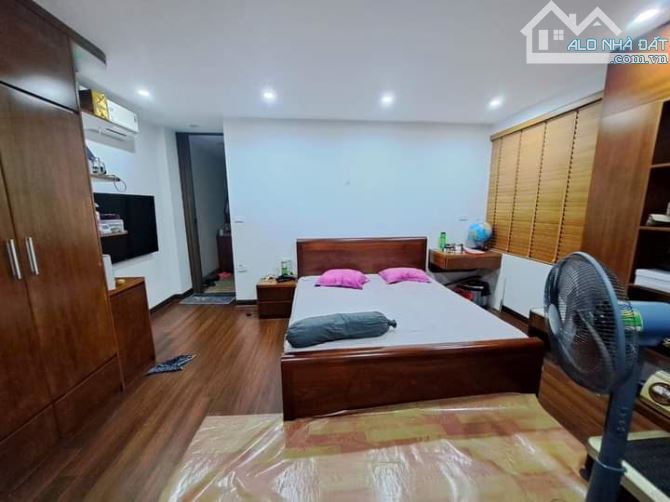 Hot! Bán nhà mặt phố Hoàng Quốc Việt, vỉa hè 8m + 1 mặt ngõ, đường đôi, 2 thoáng, 70m2 6T - 3